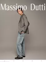 Massimo Dutti: Clothing store