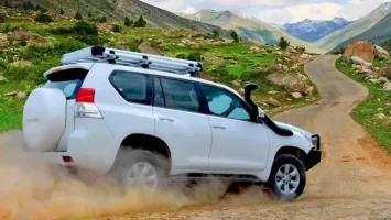 Offroad Prado Luxury SUV Drive